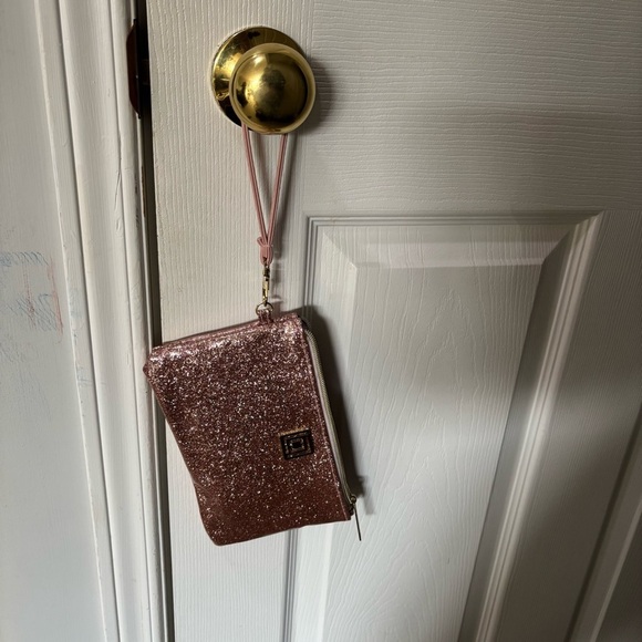 Liz Claiborne Glittery Pink charging wristlet NWOT - Picture 3 of 3